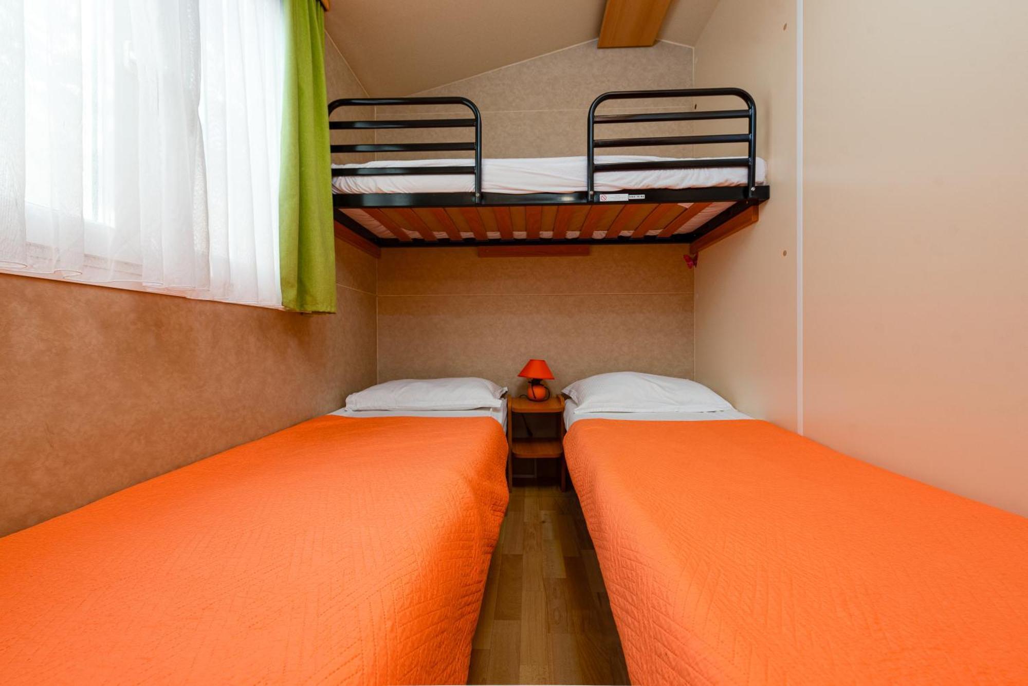 Camp Mrkva Mobile Homes With Pool Sukosan Exterior photo