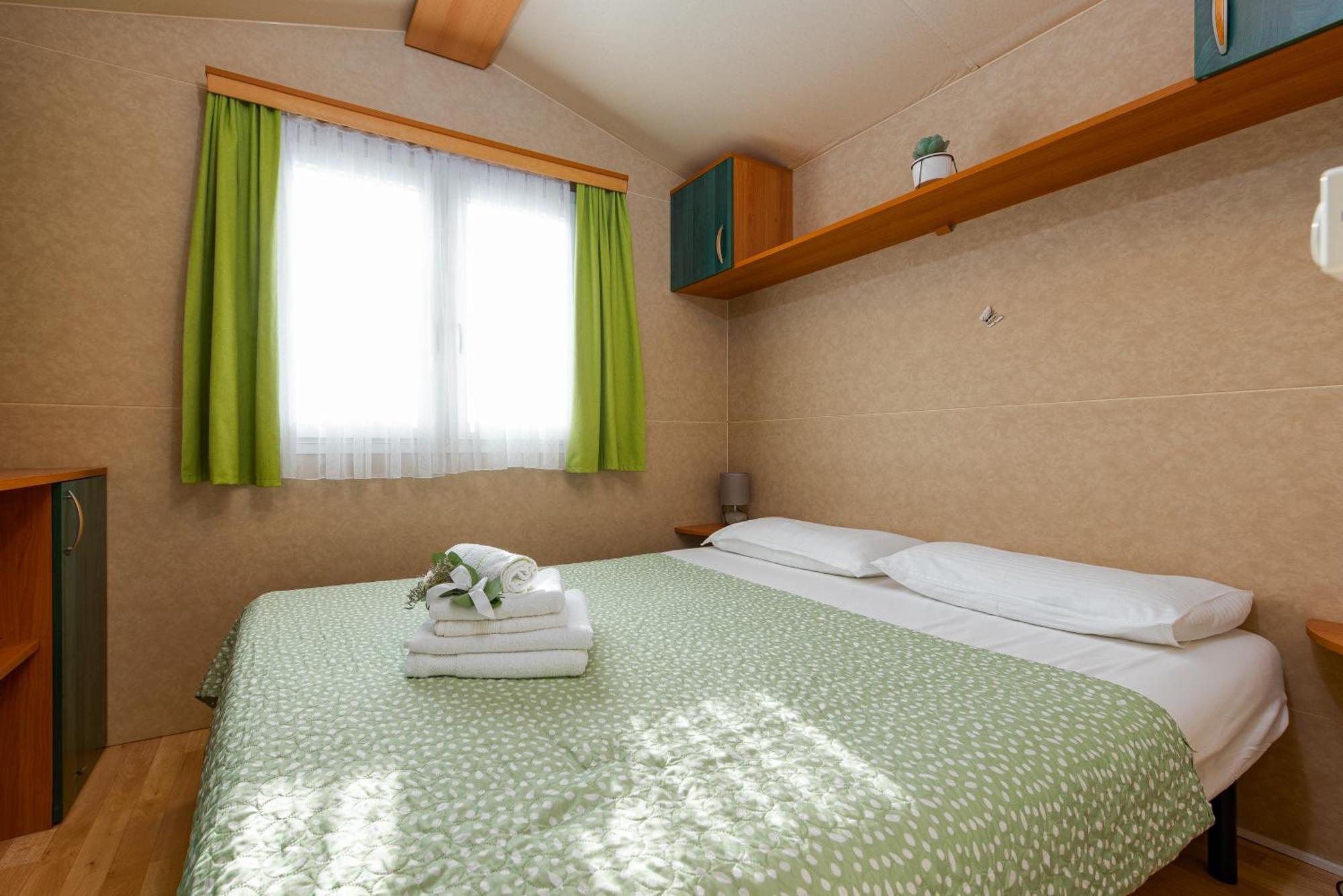 Camp Mrkva Mobile Homes With Pool Sukosan Exterior photo