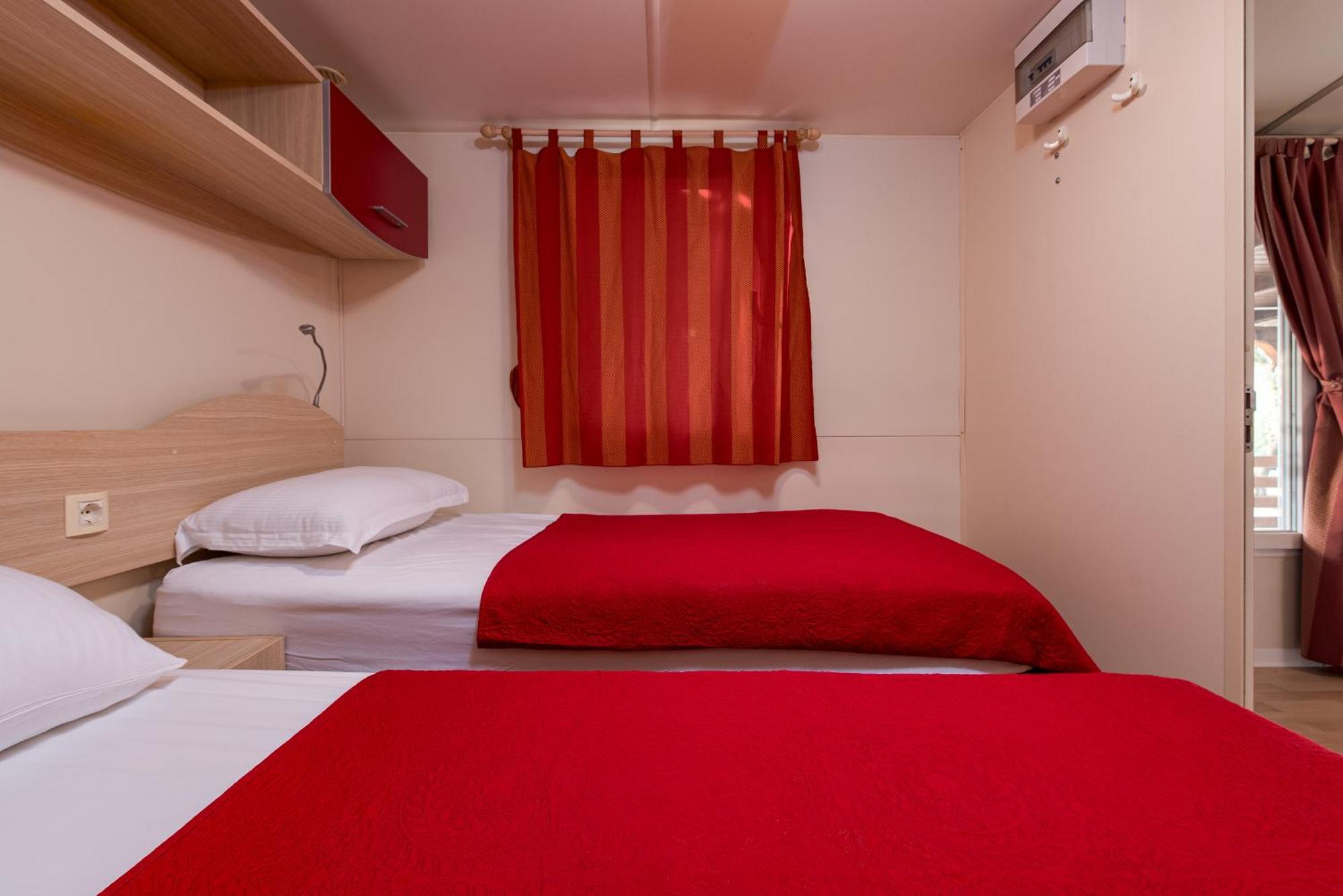 Camp Mrkva Mobile Homes With Pool Sukosan Room photo