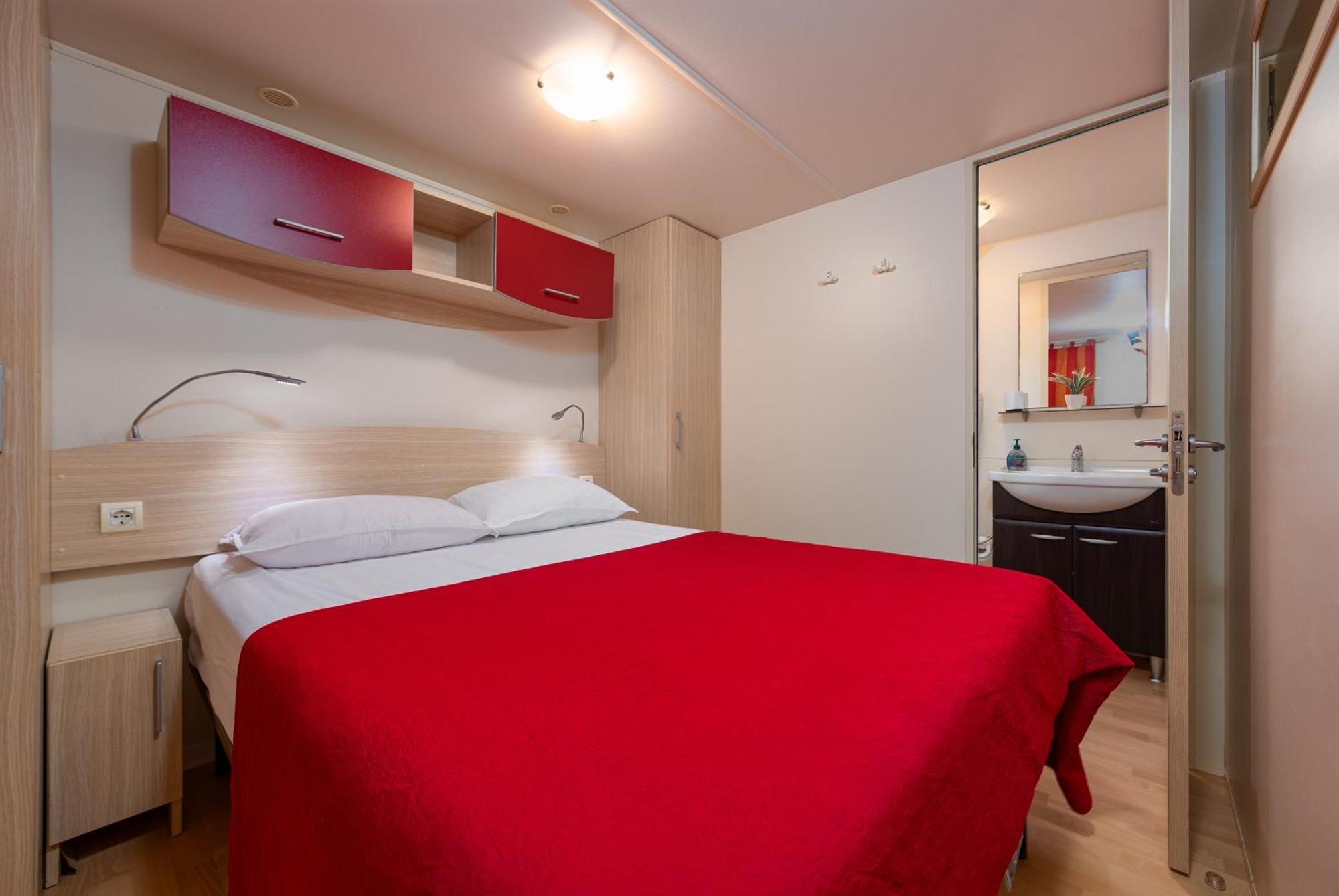 Camp Mrkva Mobile Homes With Pool Sukosan Room photo