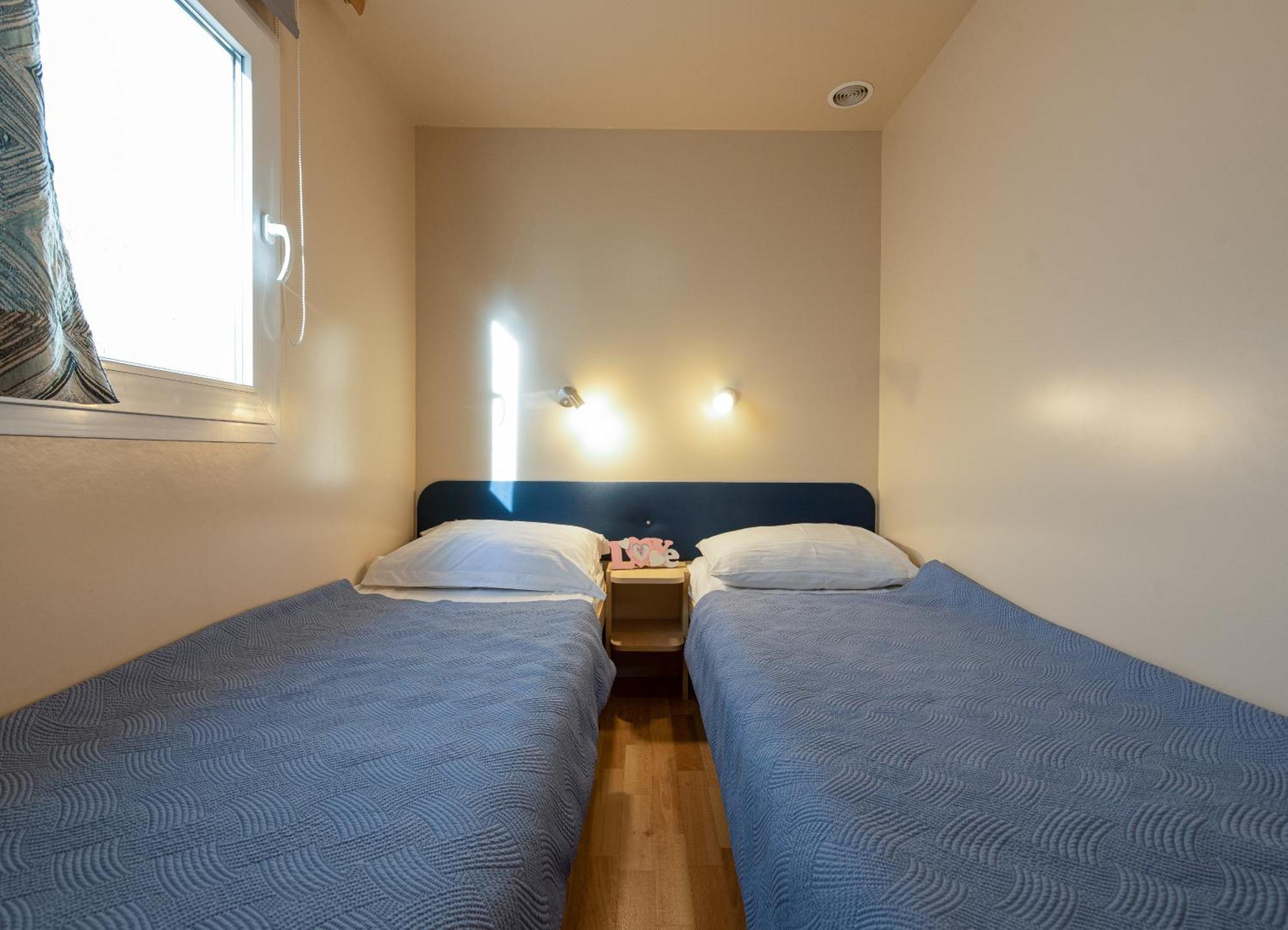 Camp Mrkva Mobile Homes With Pool Sukosan Room photo